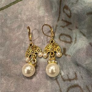 New Vintage-style Elegant Gold and Pearl Drop Earrings
